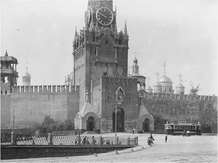 12 марта - Москва становится столицей советского государства..